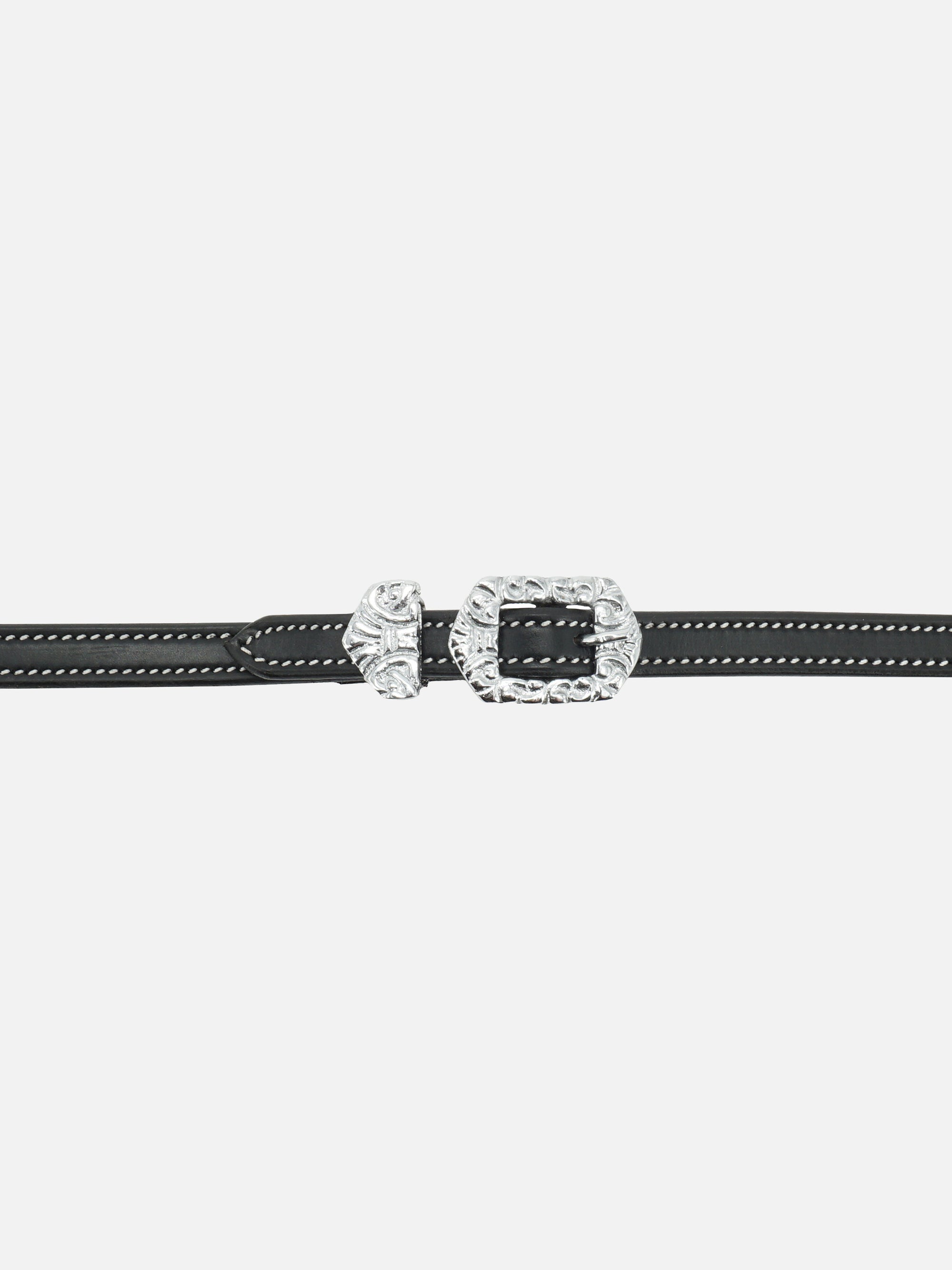 Detailfoto der Zügel Isabella in Schwarz mit silberfabenen Beschlägen und Ornamenten und weißen Kontrastnähten
